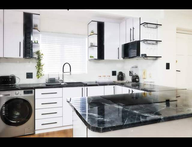 1 BEDROOM APARTMENT TO LET IN WEST BEACH